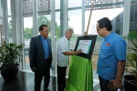Distinctive for its blue masthead as its logo and trademark, utusan malaysia was first published in jawi in external links. Lawatan Pengurusan Tertinggi Th Ke Utusan Melayu Malaysia Berhad Tabung Haji