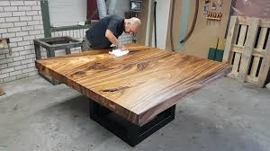 Xyleia Tree Slab Table Finished With Oil Boomstamtafel Afgewerkt Met Olie Afgewerkt Boomstamtafel In 2020 Wooden Dining Tables Wood Table Design Wood Dining Table