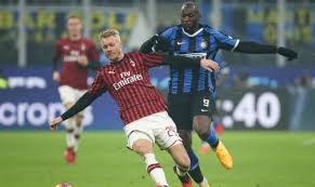 Simon kjaer socorre a christian eriksen junto a los médicos de dinamarcaefe. Milan Verpflichtet Kjaer Fest