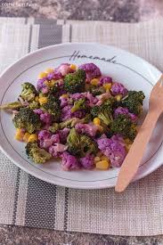 Suggerimenti per evitare che l'odore piuttosto forte del cavolfiore durante la cottura si propaghi per tutta la casa, mettete all'interno della pentola una fetta di pane con tanta mollica imbevuta di aceto o limone. Insalata Di Cavolfiore Viola Ricette Fuori Fuoco