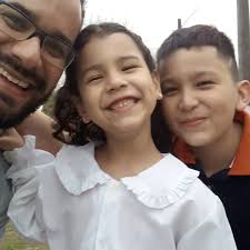 Feliz cumpleaños a mi pequeña reinita. Tu felicidad es la mia, te amo y  agradesco a Dios por haber sido tan bueno con nosotros. Usted nacio siendo  mas que vencedora!