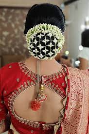 Gajra Worn With Fresh Flowers Jalli Bun Covers Make This Simple Floral Hair Accessory L In 2021 Bridal Hairstyle Indian Wedding Indian Bride Hairstyle Bridal Hair Buns