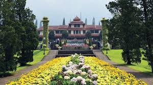 Tiket ini harus dimiliki semua pengunjung yang berusia di atas 4 tahun. Nikmati Keindahan Taman Luar Negeri Lewat Taman Bunga Nusantara Kepogaul