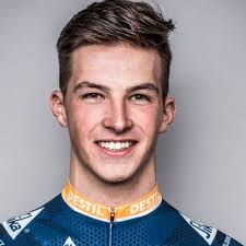 Wielrenners De Jong, Oreel en Mol rijden ZLM Tour