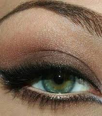 Yeux Verts Les Astuces De Pro Pour Maquiller Ses Yeux Verts Tutoriel Maquillage Yeux Vert Yeux Verts Maquiller Yeux Verts