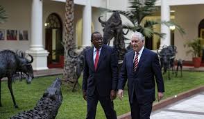 Uhuru kenyatta, né le à nairobi, est un homme d'état kényan, président de la république depuis le 9 avril 2013. Uhuru Kenyatta Raila Odinga Call Truce In Kenya To Heal Divisions Washington Times