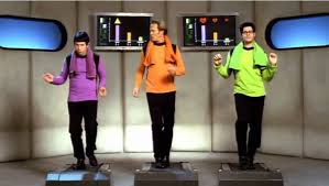 It is a spoof of the 1960s american television series star trek and parodies several science fiction films. Traumschiff Surprise Greatscifi De