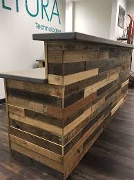 Wood Pallets L Shape Desk Counter And Bar Table Wood Pallets Diy Pallet Projects Wooden Pallets