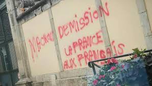 Avallon: Macron Visé par des Graffitis Virulents! Que se Passe-t-il? - Imagen principal del artículo