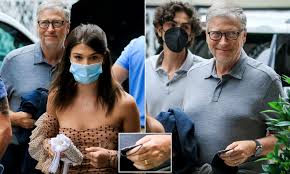 Welcome to xanadu 2.0, bill gates' massive mansion in medina, washington. Bill Gates Is Seen Going To Dinner At Nobu In Nyc With Daughter Phoebe And Her Boyfriend Daily Mail Online