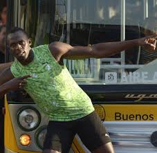 Usain saint leo bolt is a jamaican sprinter. Schaulaufen Usain Bolt Gewinnt Wettrennen Gegen Linienbus Welt