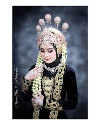 Seiring perkembangan wedding style saat ini, momen foto prewed jadi salah satu aspek yang tak bisa terlewat bagi pasangan millenials. The Bride Oro Ombo Batu Jawa Timur Makeup Novi Weddingmakeup C Rondhi P Photographer Pre Wedding Photoshoot