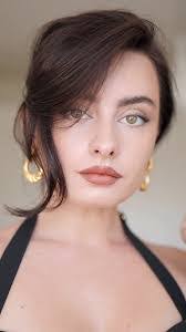 Monica Jeans's Instagram, Twitter & Facebook