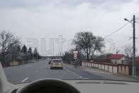 In zonele rezidentiale semnalizate ca atare, aveti obligatia sa circulati cu o viteza de cel mult 20 de km/h si sa nu stationati sau sa parcati autovehiculul in afara spatiilor special destinate si semnalizate. Viteza Si Distanta Dintre Vehicule Chestionare Auto Ro
