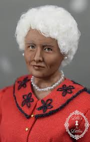 1:12 scale porcelain Mrs Claus doll