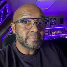 Coming up to one week of the unplanned, impromptu no moustache new look (I  slipped while trimming) and I don't completely hate it any more. Although  I've been told it's giving: -