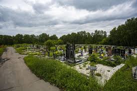 Приметы, традиции и запреты праздника. Radonica 2021 Kakogo Chisla Pominat Usopshih V Mae Nuzhno Li Idti Na Kladbishe