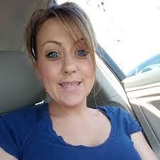 Lorraine Elmore's Instagram, Twitter & Facebook