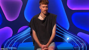 Arisa cox was brought on as the show's host. Ironman Max Beattie Is Evicted From The First Episode Of Big Brother Australia With Just One Vote Latest Celebrity News