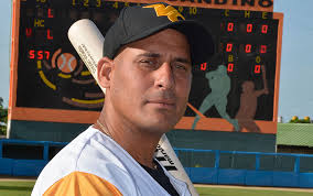 Vizcaíno estremeció otra vez al «Sandino » y Villa Clara cazó al Tigre