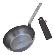 De Buyer Mineral B Element Country Chef S Pan Bundle With Neoprene Sleeve 24 Cm Cookware Stores Pan Butcher Block