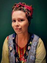 Holly Rivers's Instagram, Twitter & Facebook