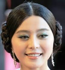 Hair accessories were usually kept basic. Traditional Chinese Hairstyles