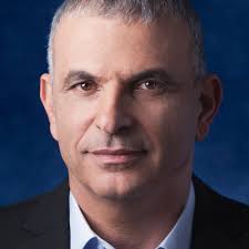 כיום היא נשואה ואם לשלושה ילדים. ×™×¤×¢×ª ×©××©× ×'×™×˜×•×Ÿ Yifat Shasha Biton Home Facebook