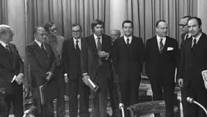 Montaje para la clase de historia de 4º de la eso, hecho con fragmentos del documental españa en libertad de la serie documental memoria de españa. La Transicion Espanola Esto Tambien Es Politica