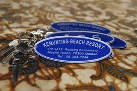 Pantai padang kemunting adalah salah satu pantai tercantik, yang belum tercemar dan terkenal di negeri melaka bersejarah. Chalet Pengkalan Balak Melaka Area Kemunting Beach Resort
