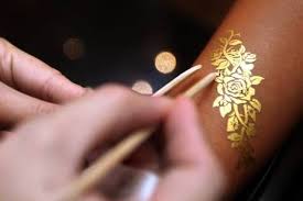 Golden Henna The Latest In Body Art Bling Gold Tattoo Ink Jewelry Tattoo Gold Tattoo
