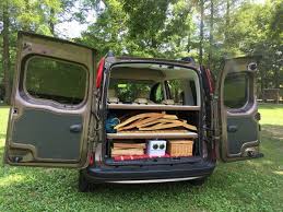 フランスの自動車メーカー ルノー 同社から発売されているカングーと一緒にアウトドアを楽しんでいる様子がとにかく楽しそう ということで diyer s 目線で選んだルノーライフをご紹介 カングー キャンプ 車中泊 車