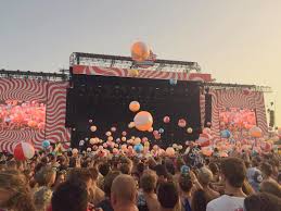 Budapest nightlife guide featuring 40 best local bars, pubs & nightclubs recommended by budapest locals. Where To Party In Budapest Ruin Bars Spa Parties And Europe S Answer To Burning Man Festival Hostelworld