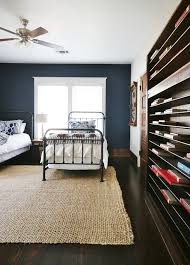 One blogger shows us how to use navy paint, bedding, accents, and more. Navy And White Bedroom Decorating Ideas Thistlewood Farms
