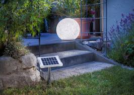 Sie möchten ihren außenbereich in einen solarlicht garten verwandeln? Solarlampen Im Garten Tipps Rund Um Die Beleuchtung