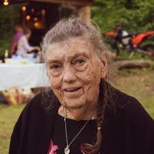 Ellen Engle's Instagram, Twitter & Facebook