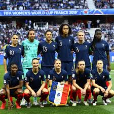 Les salaires au psg sont du niveau de ceux des plus grands clubs européens, les deux grands d'espagne mis à part. Salaires Combien Gagnent Les Joueuses De L Equipe De France L Equipe