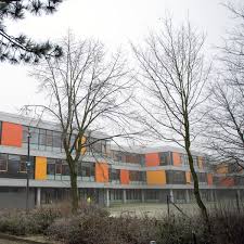 Am abend entdeckte die polizei noch eine weitere leiche. Amoklauf Drohung Schulen In Glinde Und Barsbuttel Geschlossen Der Spiegel