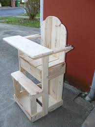High Chair Made Out Of A Pallet Pallet Ideas Easy Pallet Furniture Diy Pallet Furniture