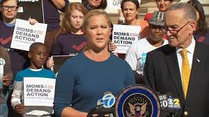 Amy's career of hilarity doesn't bear much resemblance to chuck schumer, longtime democratic new york senator. Amy Schumer Teams Up Again With Sen Chuck Schumer To Urge Gun Control Abc News