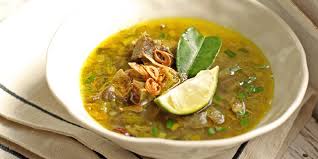 Soto daging sapi kuah bening. 7 Cara Membuat Soto Daging Sapi Bening Dan Santan Khas Daerah Madura Betawi Lamongan Hingga Padang Diadona Id