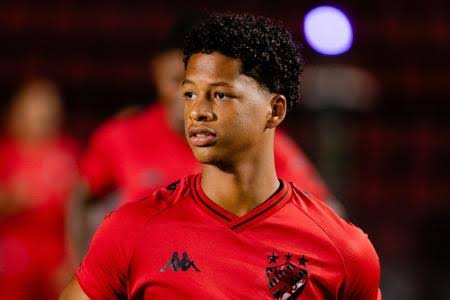 Chapéu no Mengão? Cruzeiro dobra valor da oferta e toma Zé Lucas do Flamengo.