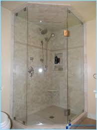 دش في حمام صغير صورة