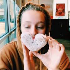 Emma Howes (emmabemma000)