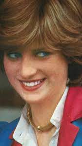 Diana spencer, princesa de gales, conocida como lady di, falleció a los 36 años en un accidente pese a que su matrimonio fue prácticamente diseñado por la reina isabel, al tratarse de una joven de. Heavyarethecrowns Princesa Diana Lady Diana Boda De La Princesa Diana