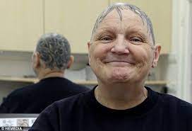Grandmother Of Three Faces Up To Her Hair Loss In An Unusual Way By Getting Her Entire Head Covered In A 700 Tattoo Scalp Tattoo Face Hair Hair
