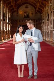 Prince harry & meghan markle baby girl's here!!! Royals Prinz Harry Und Meghan Markle Zeigen Ihr Baby