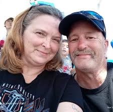 🤩 Meet our first participant Rachel! Her today's goal is to collect as  many horseshoes as possible 💪 Help your favorite contestant by dropping  screenshots of your Seahorse Show progress! Rachel will