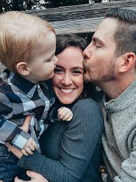 What are some affordable family photo session options?