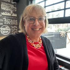 On Tuesdays we wear red! Big changes in a little more than a year! I think  the new pic might be my favorite selfie. TransitionTuesday